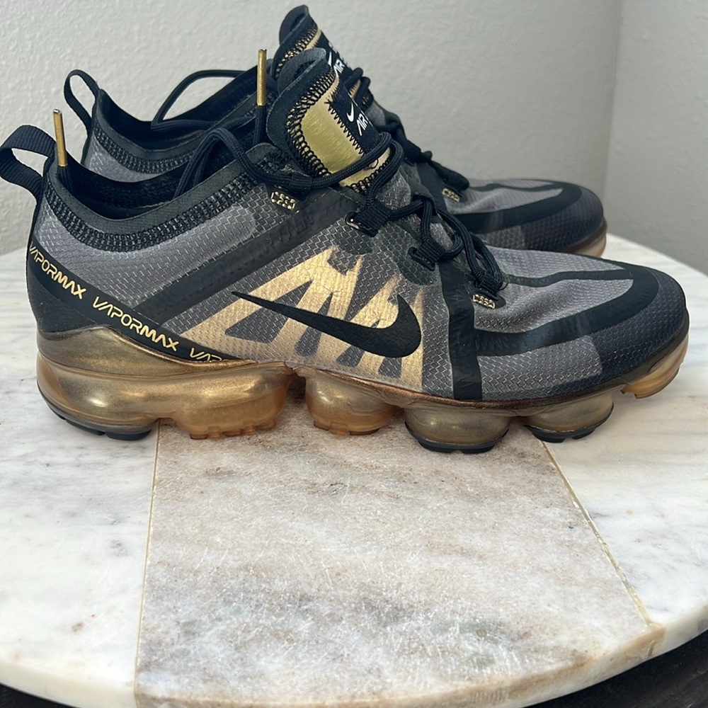 Nike Air VaporMax 2019
Black Metallic Gold